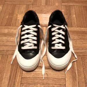Black and white susina youth size 4 shoes